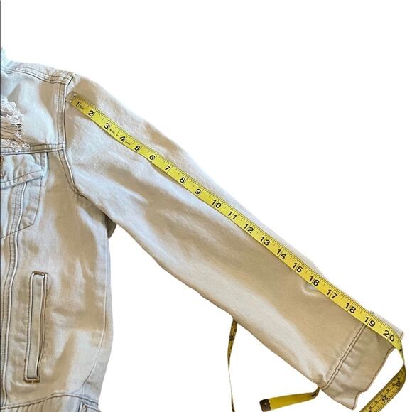 Sky and Sparrow Light wash Distressed Jean Jacket size medium - Picture 11 of 12